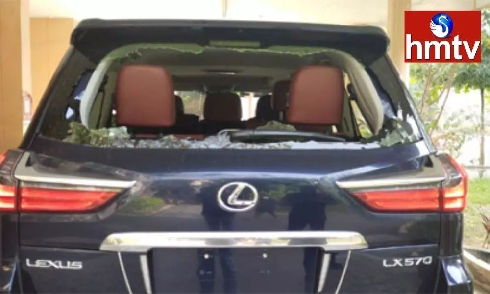 TRS Leaders Attack On BJP MP Dharmapuri Arvind Car 