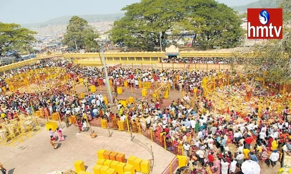 Devotees Heavily to Medaram Jatara  