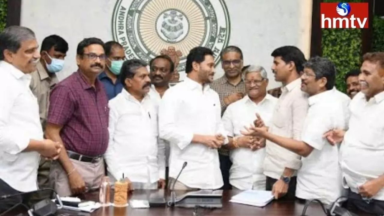 Talks between govt and employees succeed